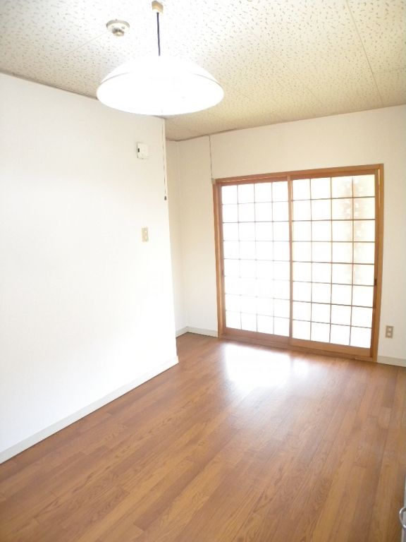 Living and room. For further information, please contact toll-free 0120-21-3325 ☆