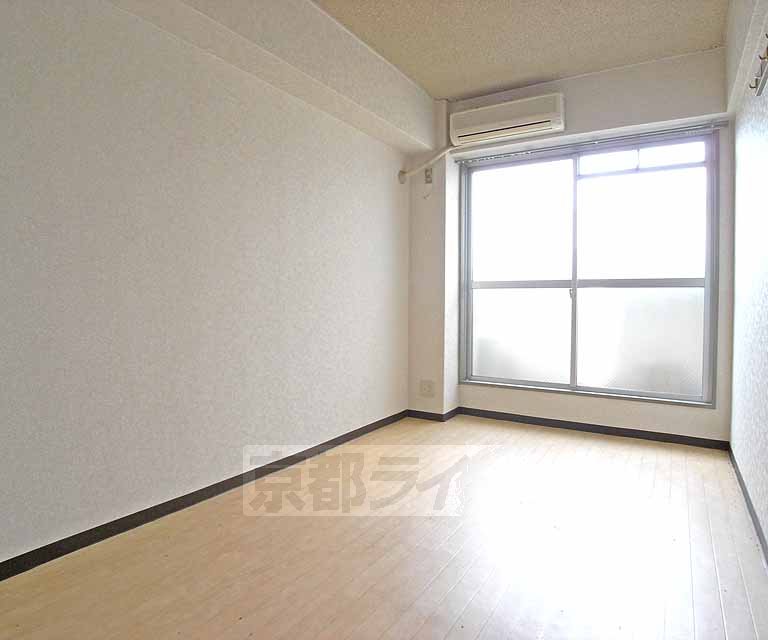 Living and room. This floor plan there is a usability.