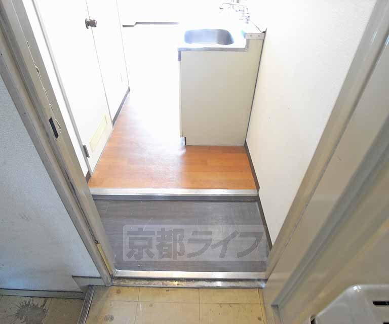 Entrance. Spacious entrance.