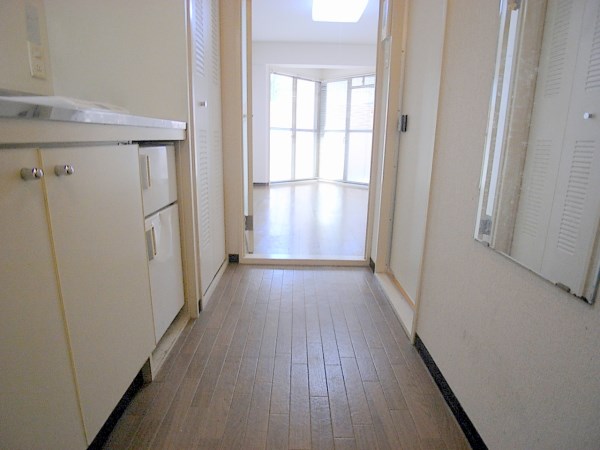 Other room space. Corridor