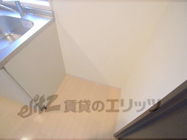 Other room space. Refrigerator yard