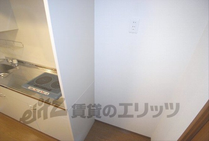 Other room space. Refrigerator yard