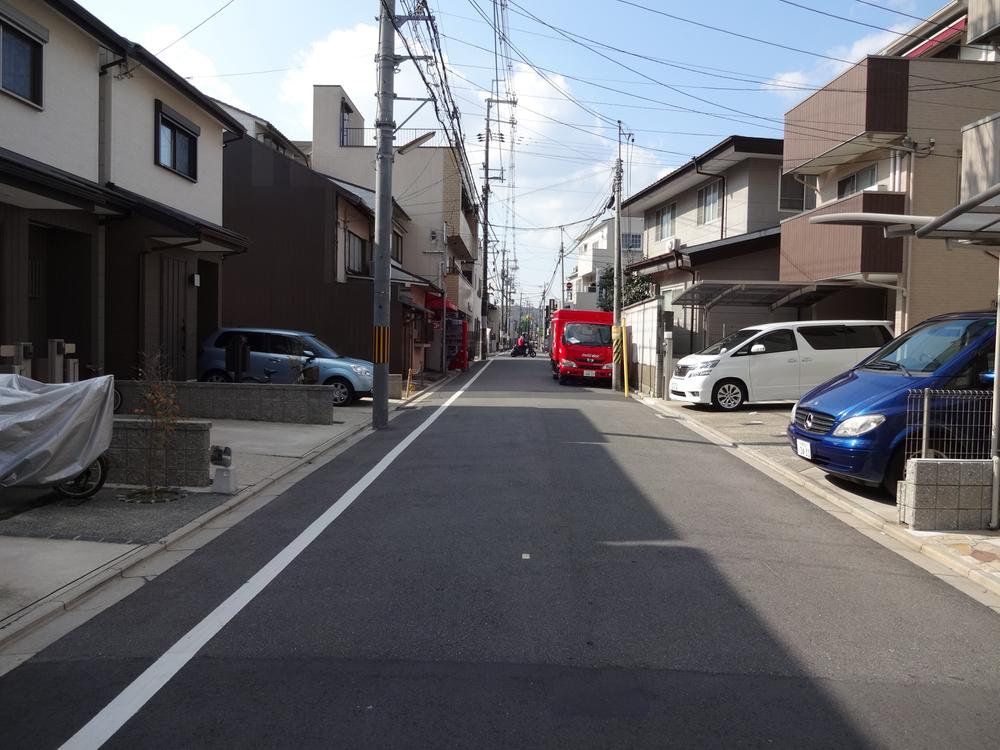 Local photos, including front road. Local shooting