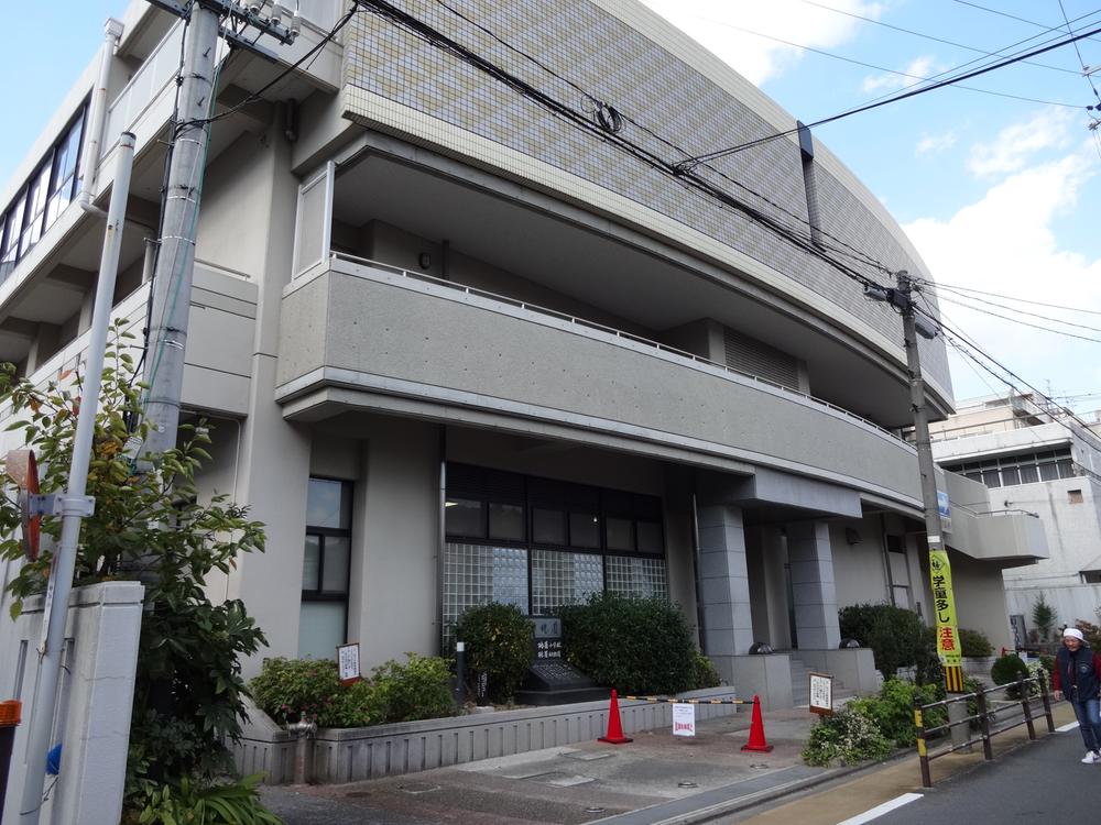 Primary school. Nishijin 1010m to the center primary school