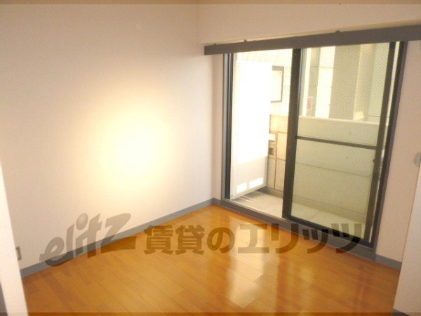 Living and room. Western-style 6.1 Pledge