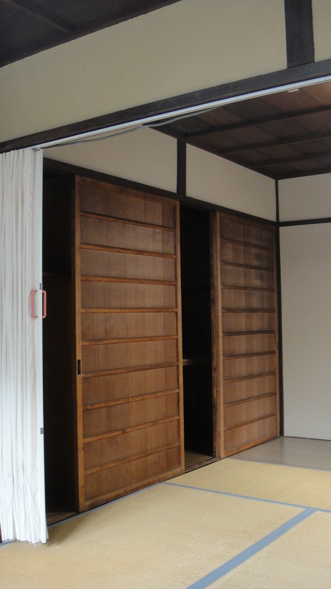 Receipt. It is safe because the closet is 1F also 2F also.