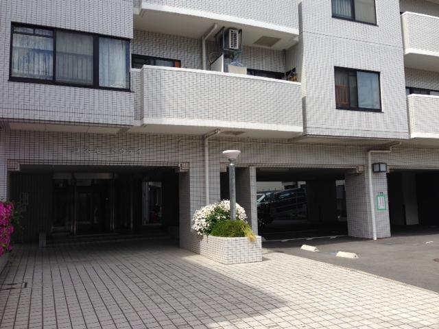 Entrance. Common areas