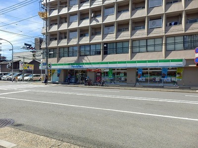 Convenience store. 450m to a convenience store (convenience store)