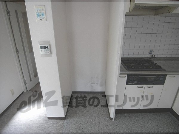 Other room space. Refrigerator yard