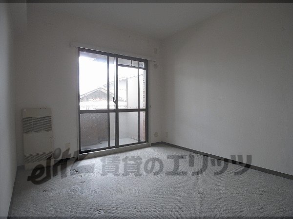 Living and room. North