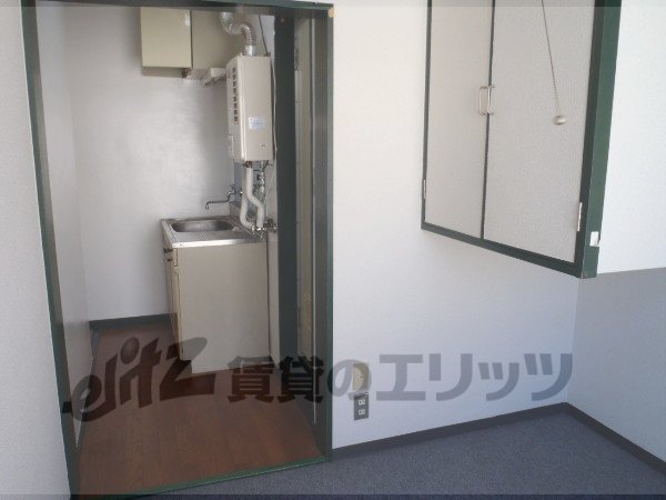 Other room space. Corridor