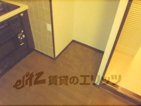 Other room space. Refrigerator yard