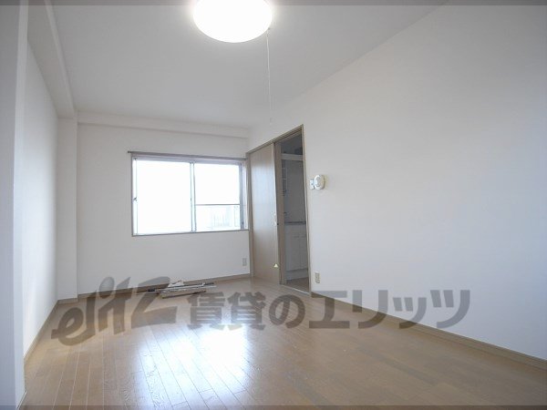 Living and room. There is also a two-sided window, Ventilation is also good