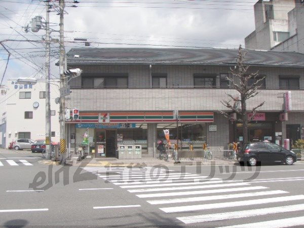 Convenience store. Seven-Eleven on the seven hotels store up to (convenience store) 430m