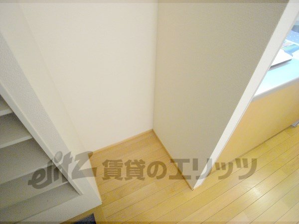 Other room space. Refrigerator yard