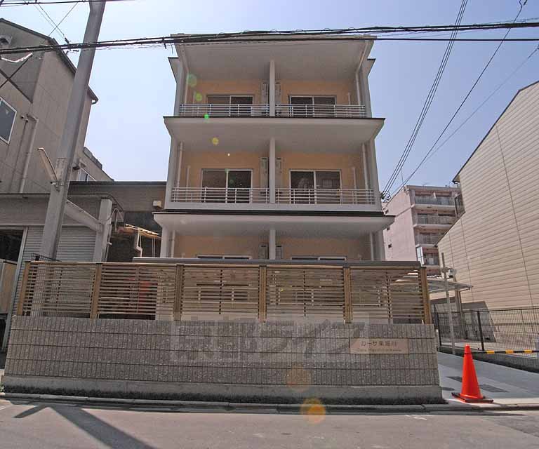 Building appearance. There is a convenient location to life.