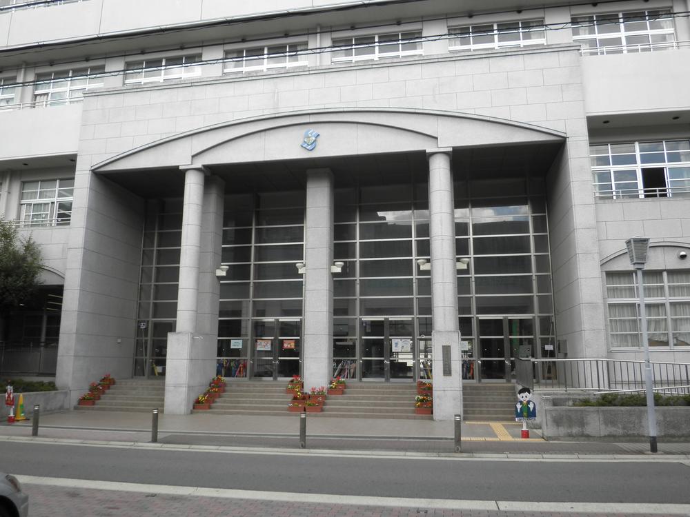 Primary school. Kyoto Municipal Shinmachi 400m up to elementary school