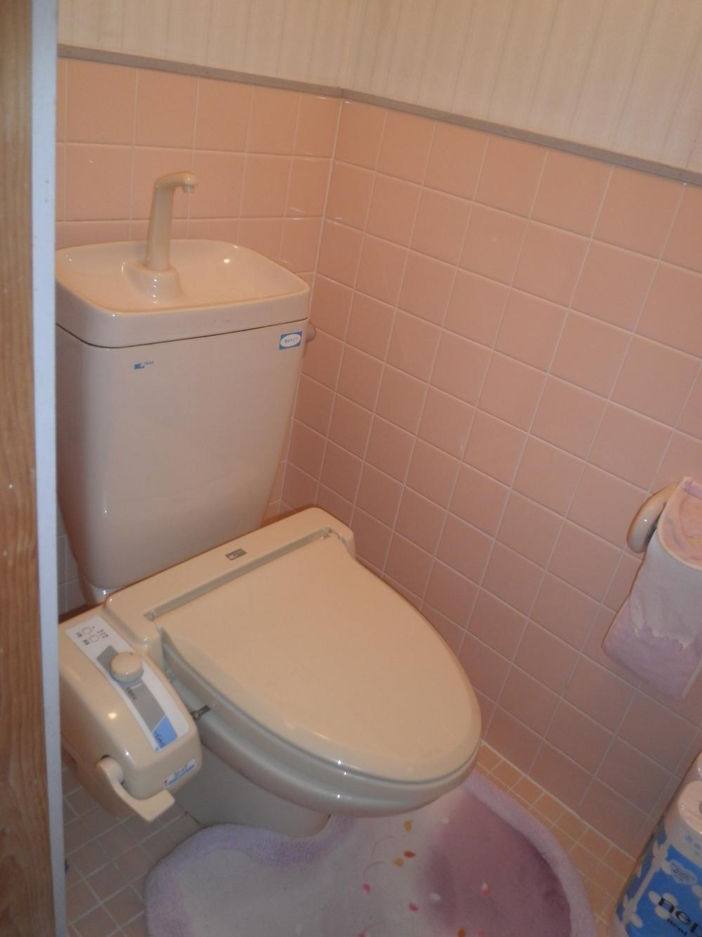 Toilet. Indoor (12 May 2013) Shooting