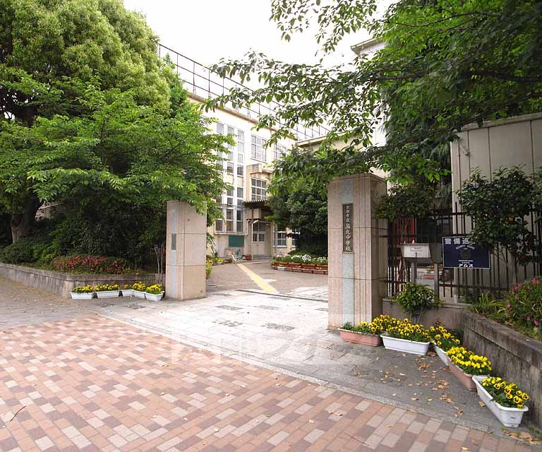 Junior high school. Karasuma 466m until junior high school (junior high school)