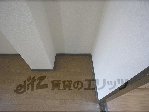 Other room space. Refrigerator yard