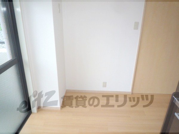 Other room space. Refrigerator yard