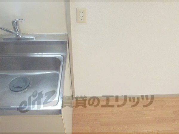 Other room space. Refrigerator yard