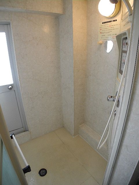 Bath. Joint coin shower