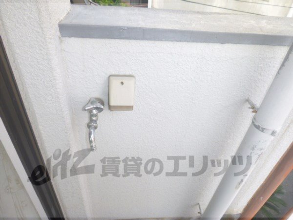 Other room space. Refrigerator yard