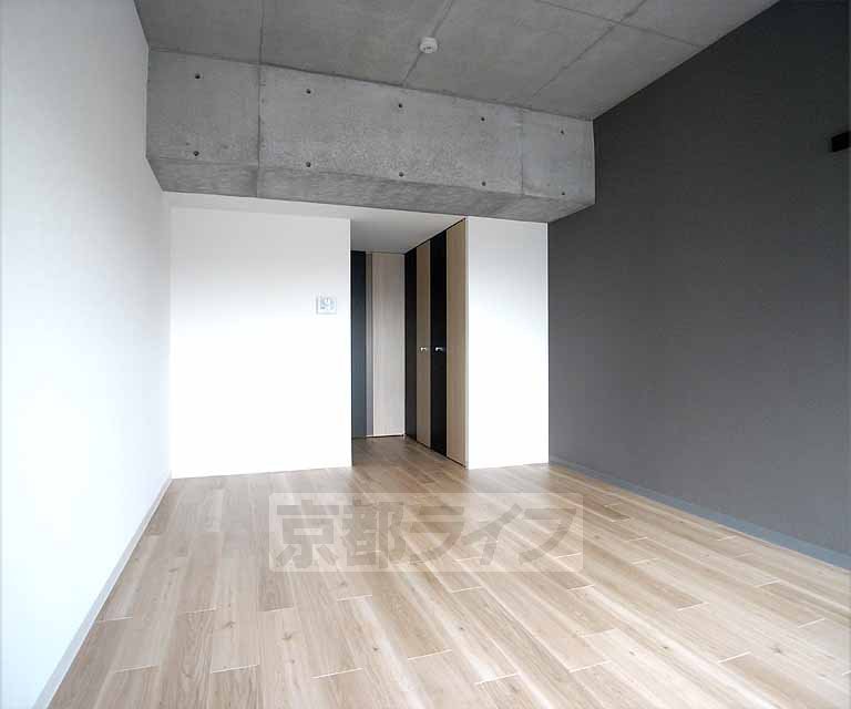 Living and room. The room is also fashionable.