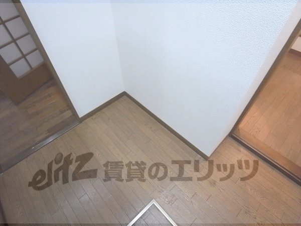 Other room space. Refrigerator yard