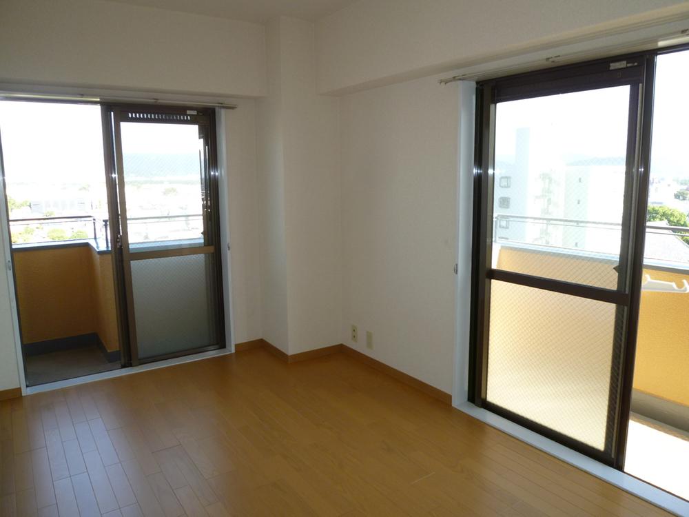 Other introspection. Indoor (September 2013) Shooting