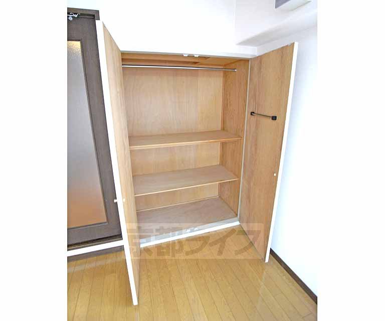 Receipt. Enter a lot.