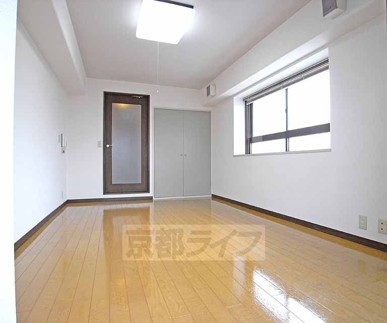 Living and room. Easy-to-use Mato.