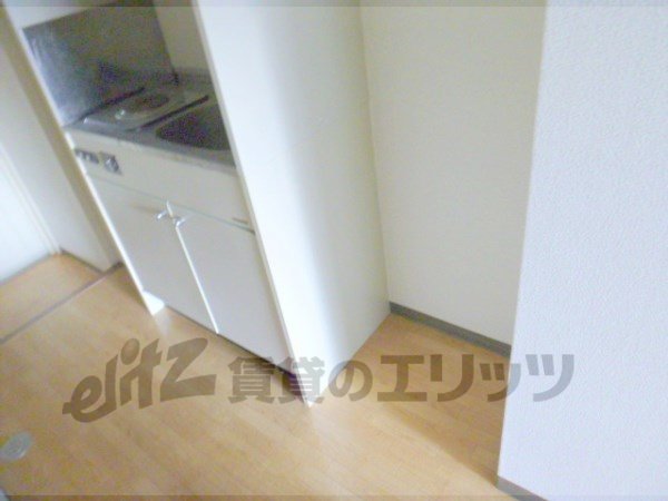 Other room space. Refrigerator yard