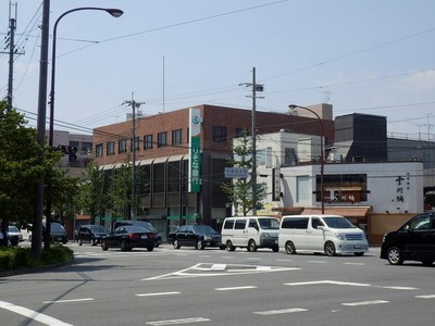 Bank. Resona Bank Thousand 494m to the branch (Bank)