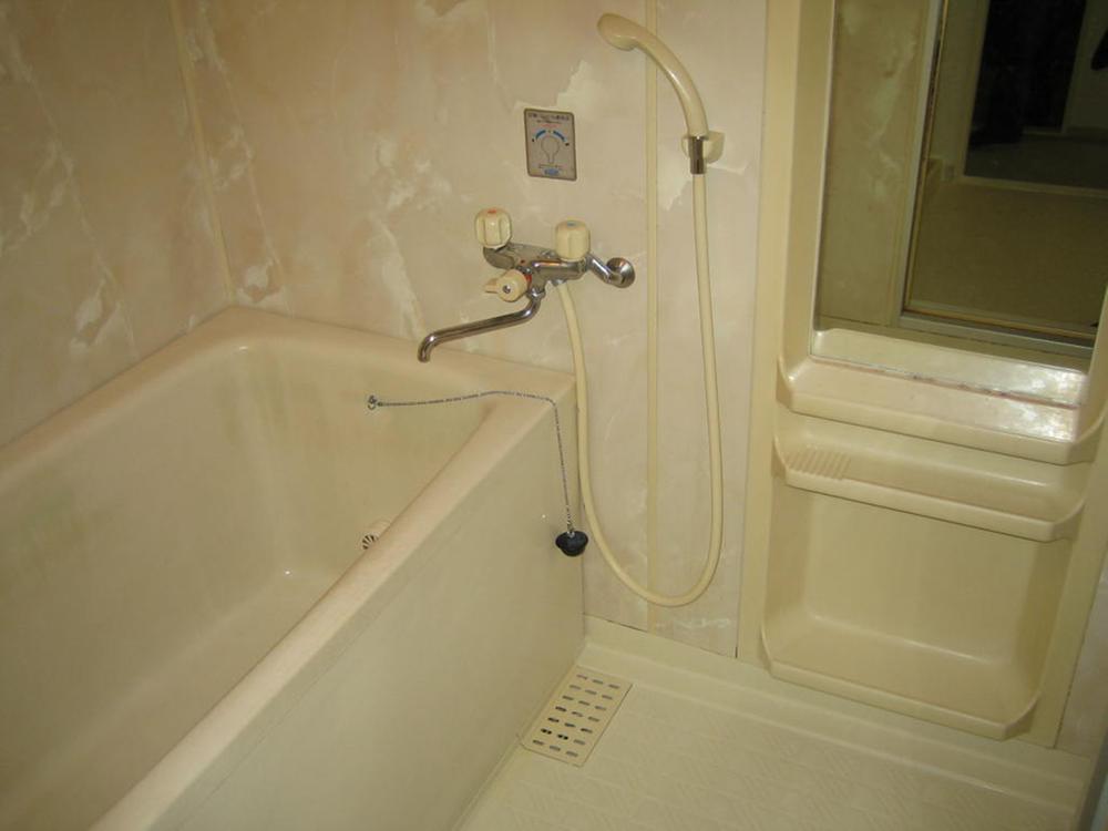 Bathroom. Indoor (10 May 2013) Shooting