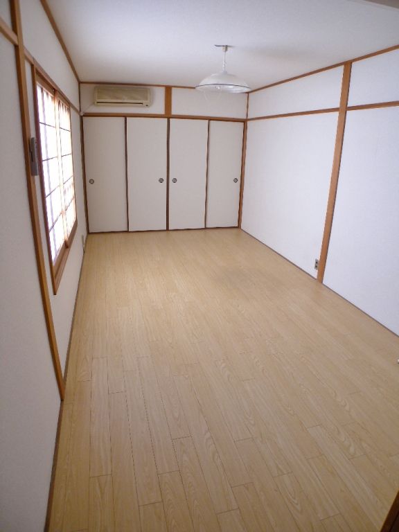 Living and room. Day is good ☆