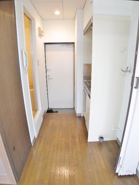 Other room space. It separated by accordion curtain ☆