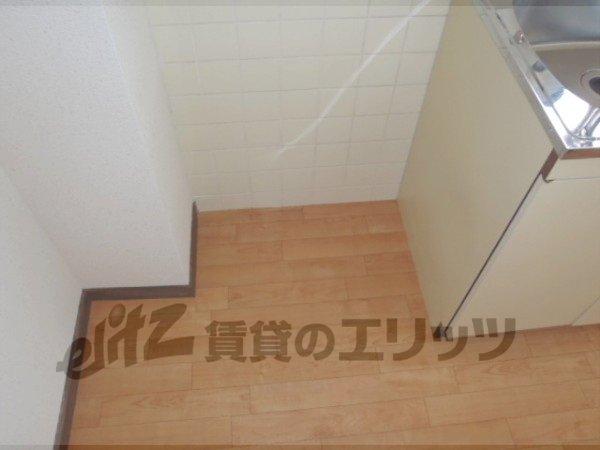 Other room space. Refrigerator yard