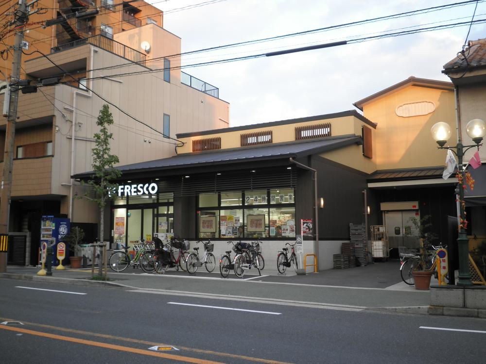 Supermarket. Fresco thousand 213m to the neutral stand