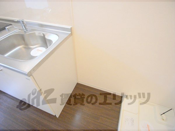 Other room space. Refrigerator yard