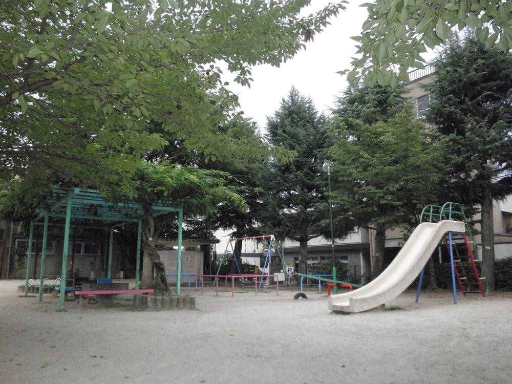 park. This park Bon dances are also held in the 617m summer until Nishizin park.