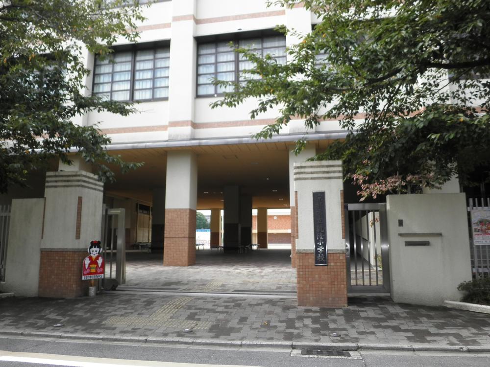 Primary school. 461m to Kyoto Municipal Qianlong Elementary School
