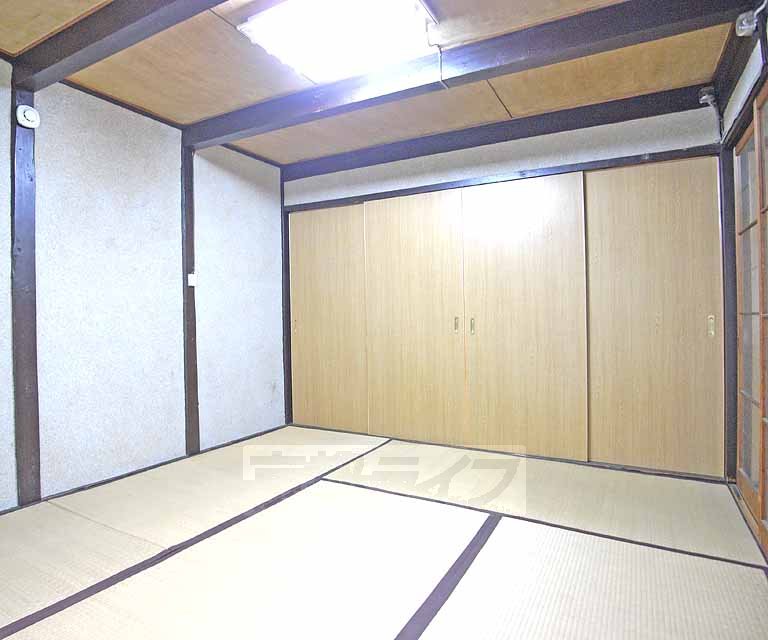 Living and room. It settles down Japanese-style room.