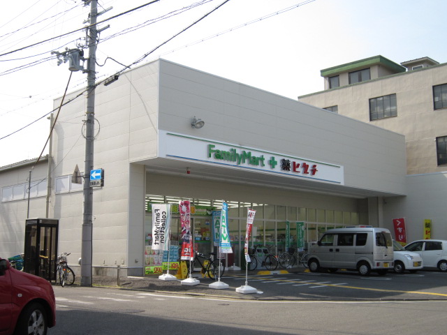 Dorakkusutoa. FamilyMart + medicine Higuchi Nishijin Kitamise 493m to (drugstore)
