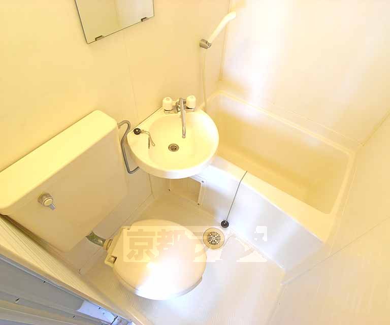 Bath. Beautiful there is a feeling of cleanliness.