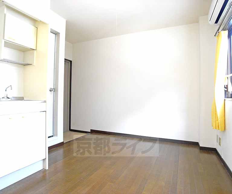 Living and room. Is a floor plan that is easy to use.