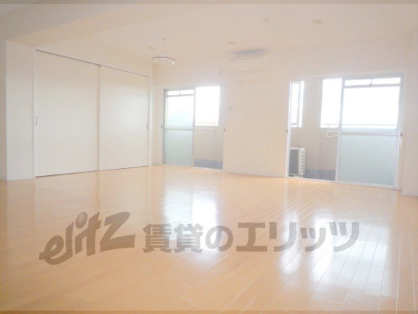 Living and room. How, There is also a 23 Pledge.