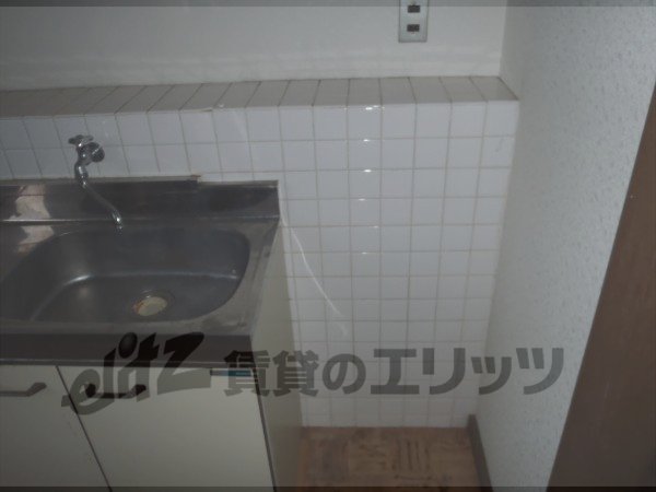 Other room space. Refrigerator yard