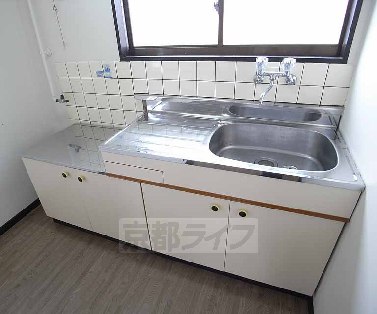 Kitchen. Spacious kitchen